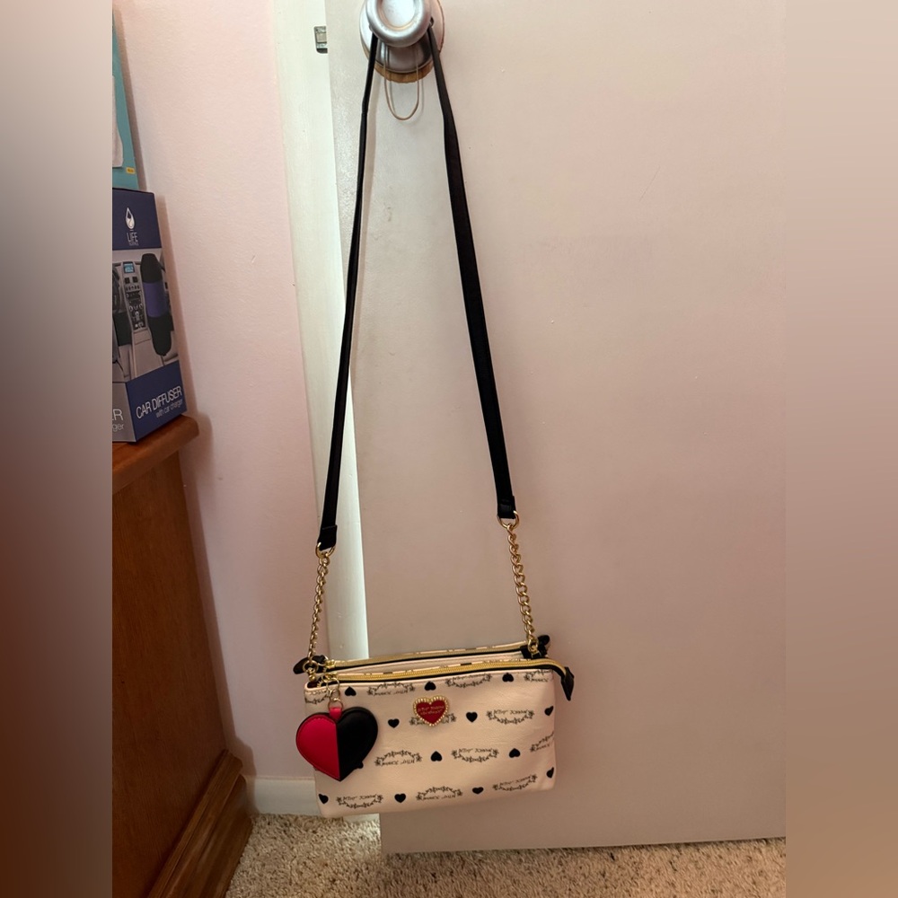 Betsy Johnson Crossbody
Excellent Condition
